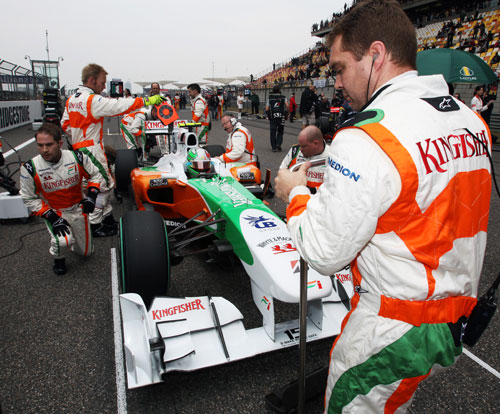 Tonio Liuzzi lines up on the grid