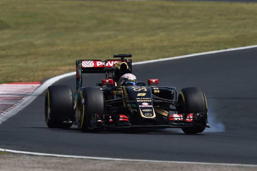 Romain Grosjean locks up in the Lotus