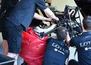 Lotus mechanic rush to repaire Pastor Maldonado's car after chrash in FP1