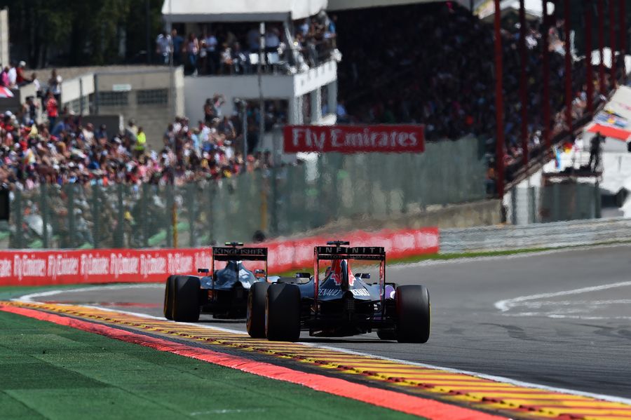 Daniel Ricciardo chases Sergio Perez