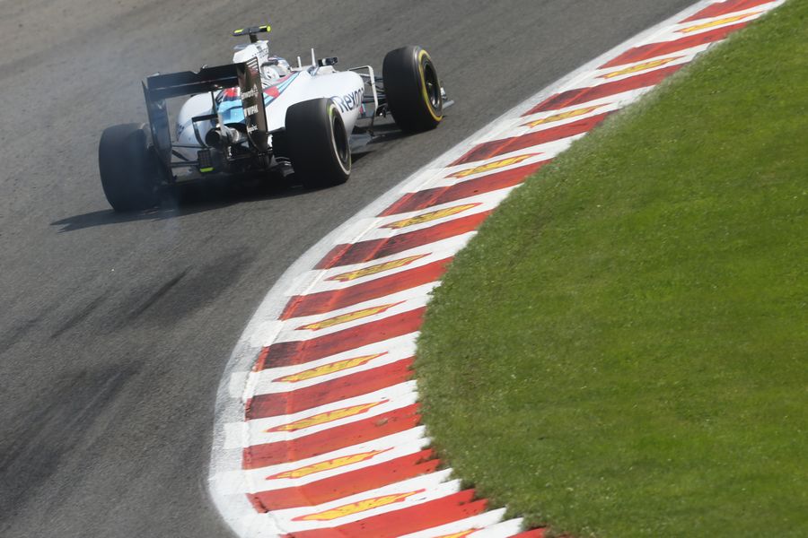 Valtteri Bottas runs with a wrong rear tyre as others are soft compounds