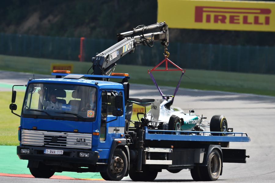 Nico Rosberg returns to the pit in the truck