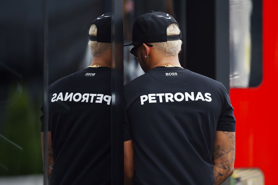Lewis Hamilton arrives at Monza with a new bleached-blonde hair style