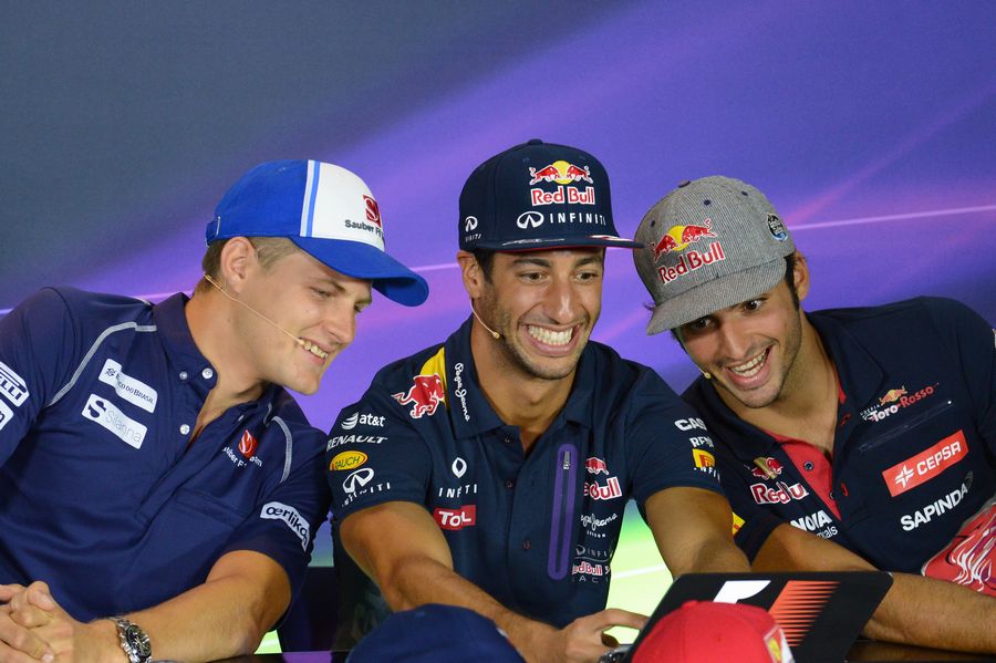 Marcus Ericsson, Daniel Ricciardo and Carlos Sainz take a selfie in the press conference