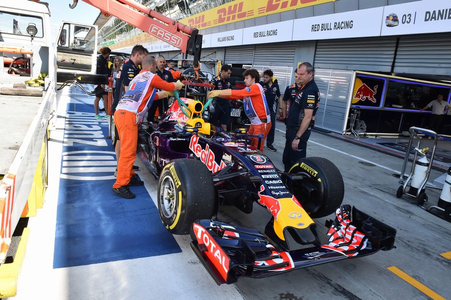 Daniel Ricciardo's RB11 returns to the pit after stopping on track in FP3