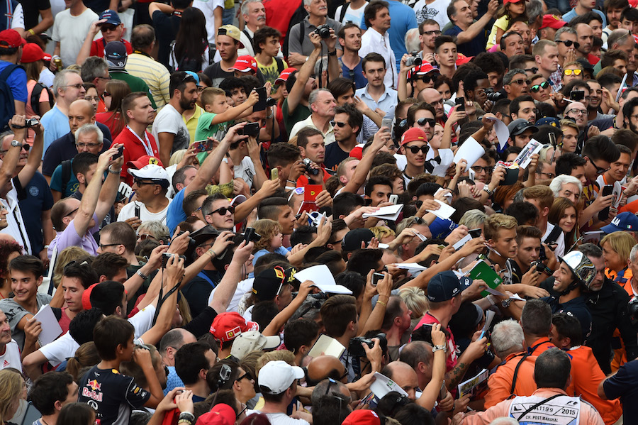 Daniel Ricciardo signs autographs for the fans