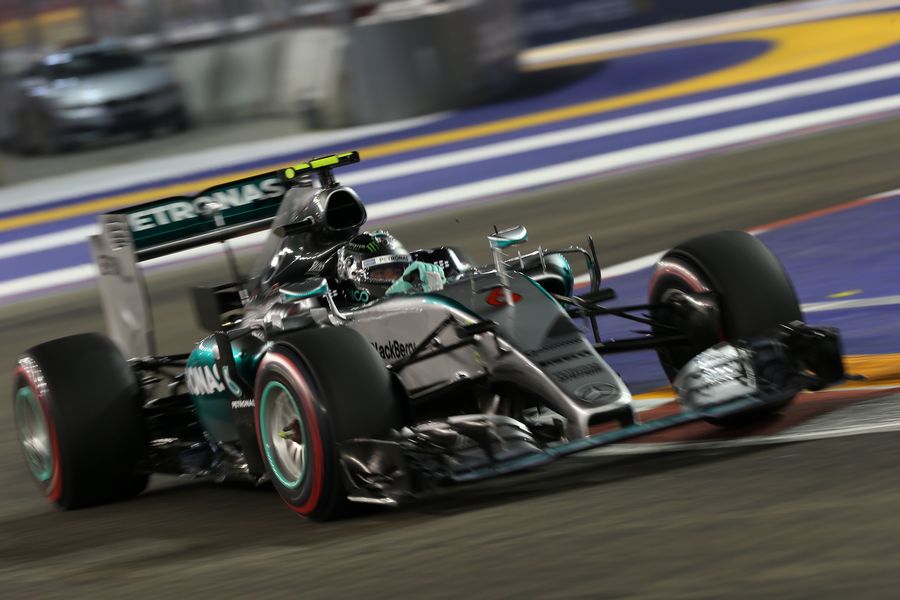 Nico Rosberg turns into the apex