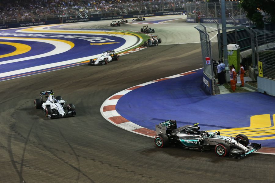 Nico Rosberg leads the both Williams