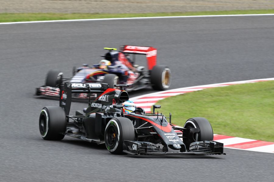 Fernando Alonso leads Carlos Sainz in the final practice