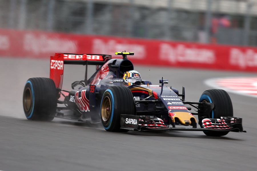 Carlos Sainz on track on full wet tyres