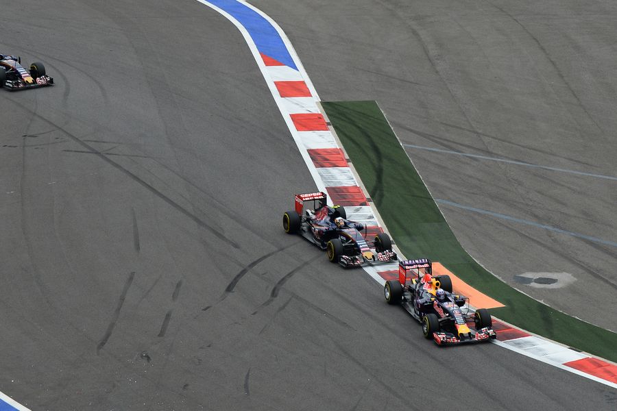 Carlos Sainz chases Daniel Ricciardo