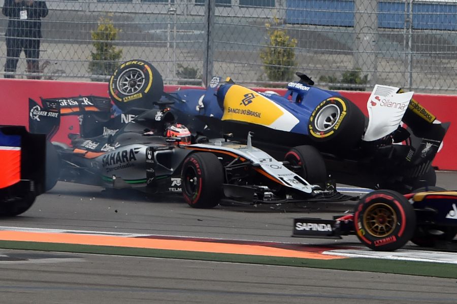 Nico Hulkenberg and Marcus Ericsson crash on the opening lap