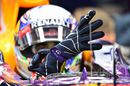 Daniel Ricciardo pull on gloves