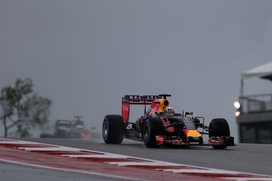 Daniel Ricciardo on track in wet condition