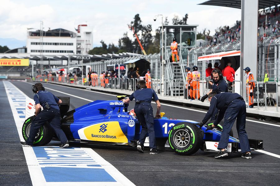 Sauber mechanics wheel Felipe Nasr back into the garage