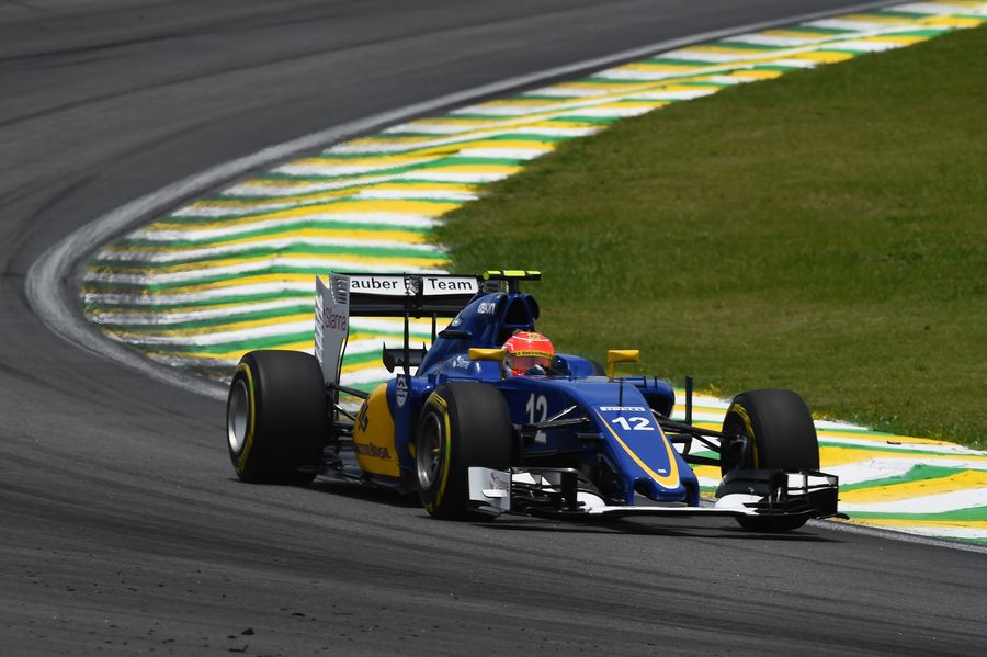 Felipe Nasr hits the apex in qualifying