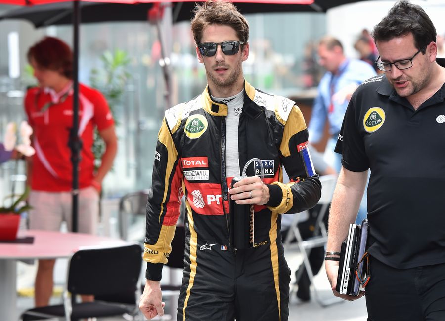 Romain Grosjean wears black and the French tricolour armband