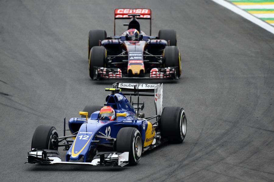Felipe Nasr fight a position with Max Verstappen
