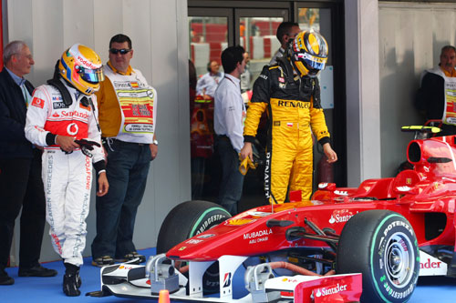 Lewis Hamilton and Robert Kubica check out a rival Ferrari