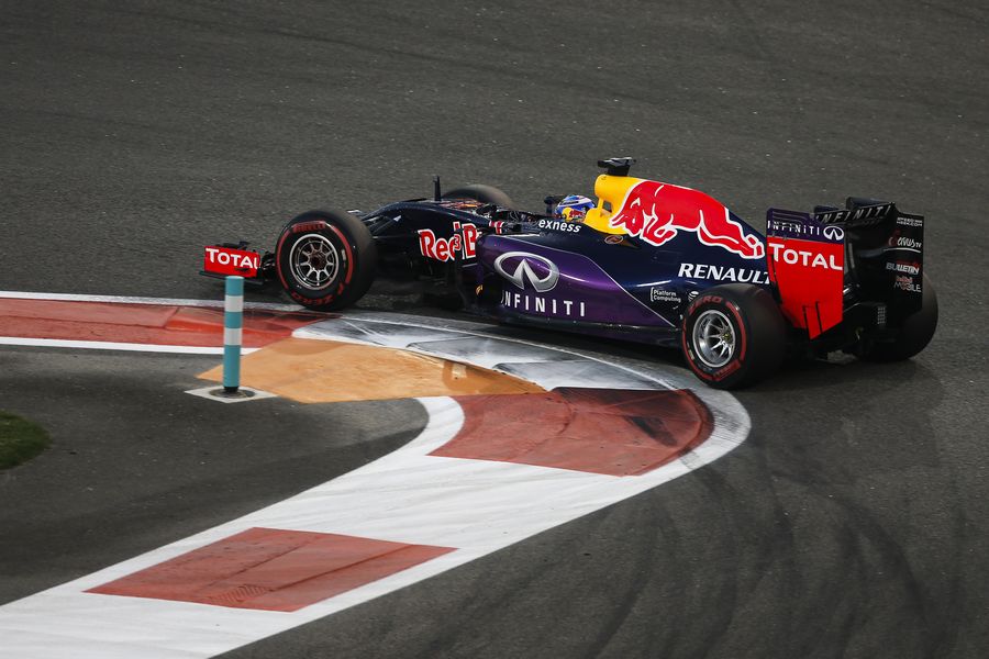 Daniel Ricciardo rounds the hairpin