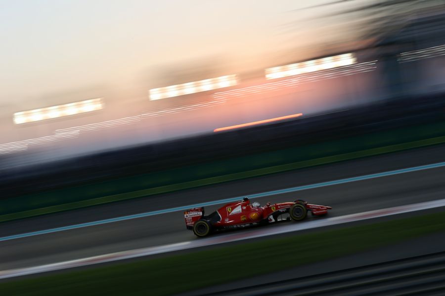 Sebastian Vettel on soft tyres at the race start