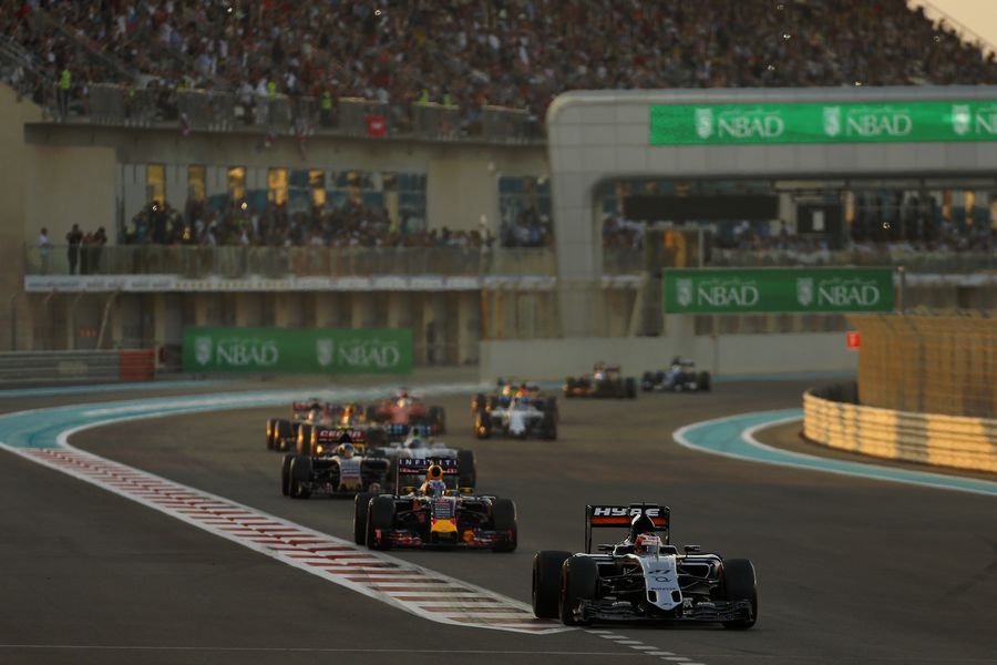 Nico Hulkenberg leads the field at early stage of the race