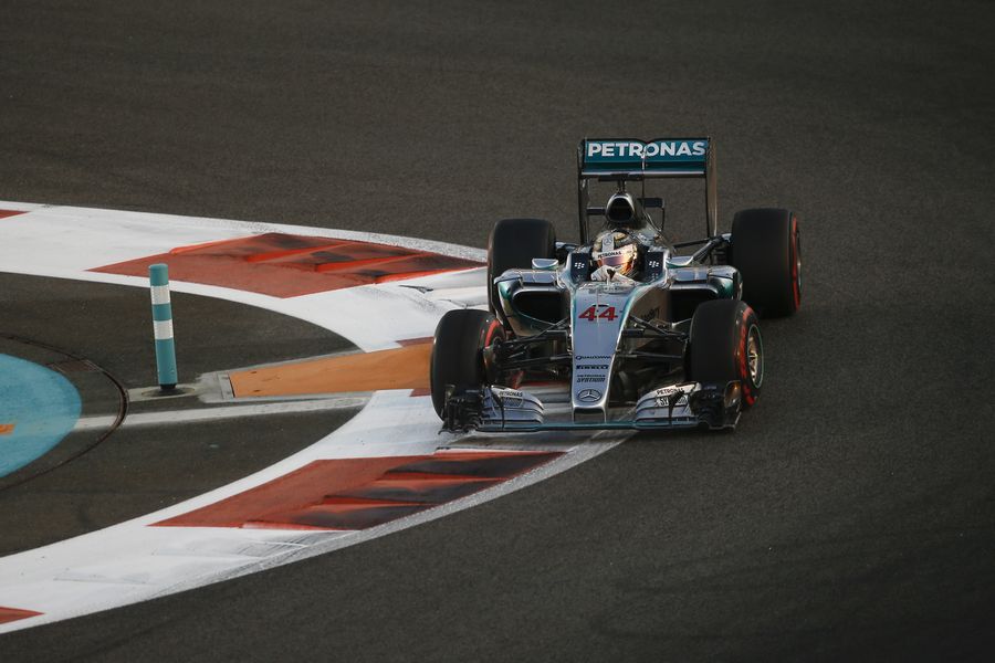 Lewis Hamilton turns into the apex