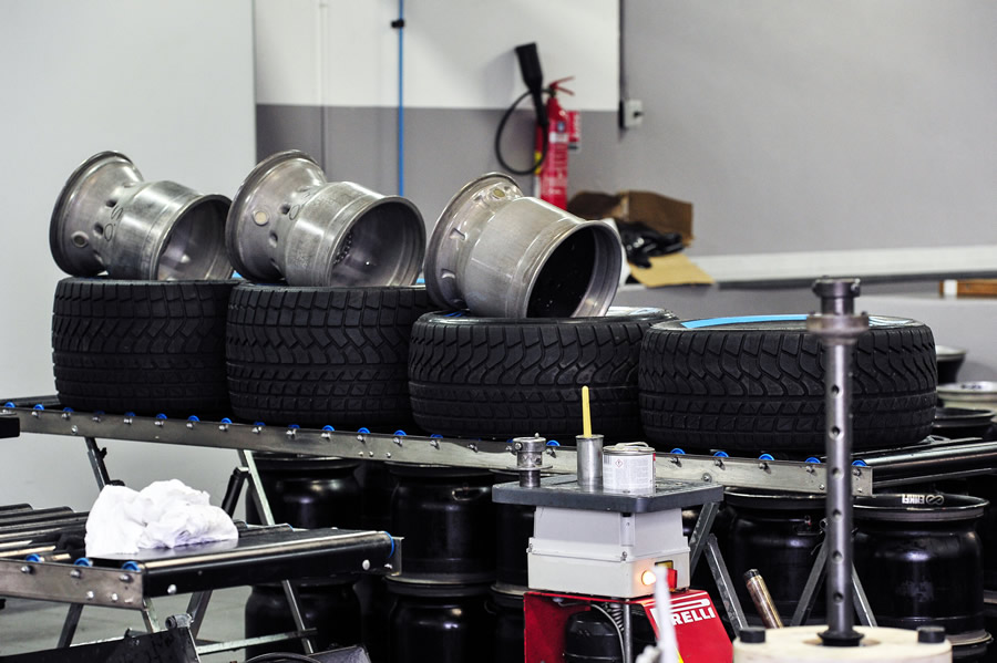Pirelli tyres and wheel rims 