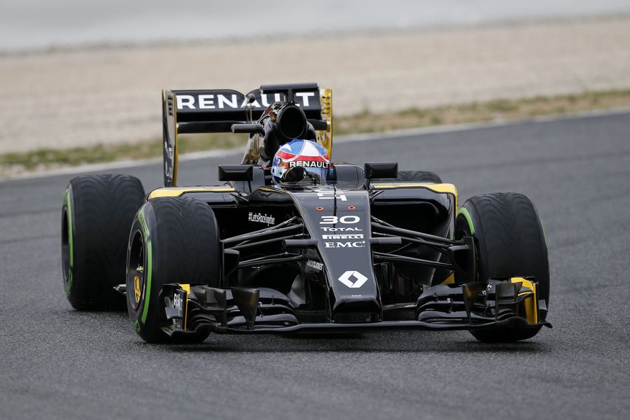 Jolyon Palmer in the Renault RS16