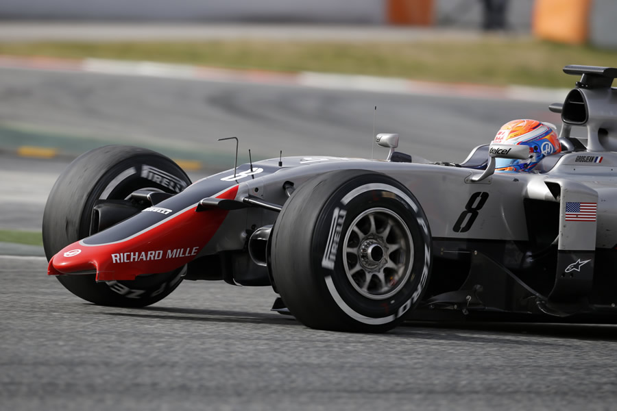 Romain Grosjean on track with broken front wing