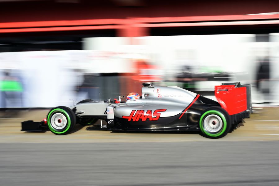 Romain Grosjean returns to the pit