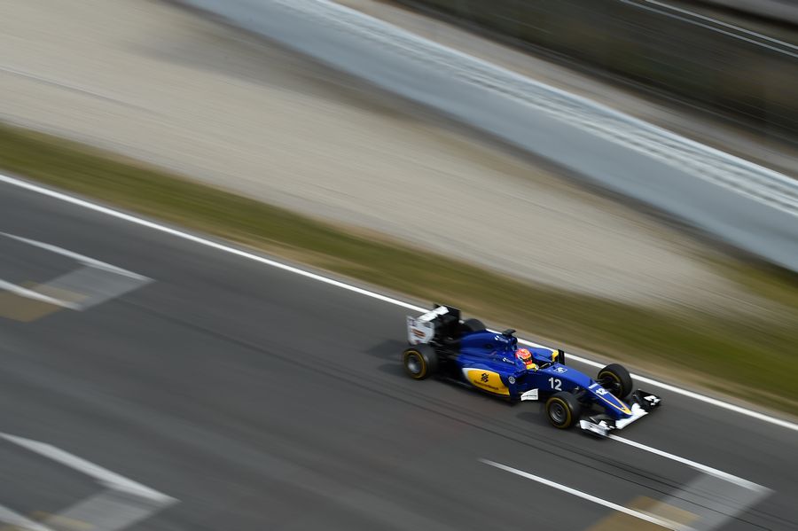 Felipe Nasr at speed on the pit straight