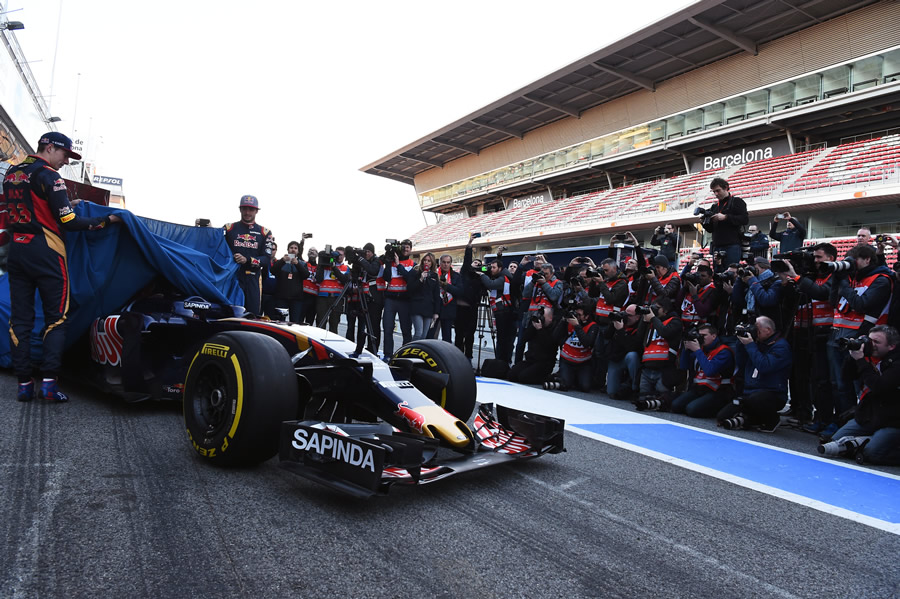 Toro Rosso takes the wraps off the STR11 with its 2016 livery