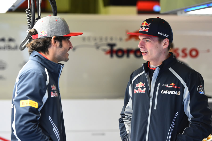Carlos Sainz talks with Max Verstappen