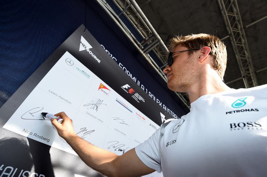 Nico Rosberg signs the autograph wall