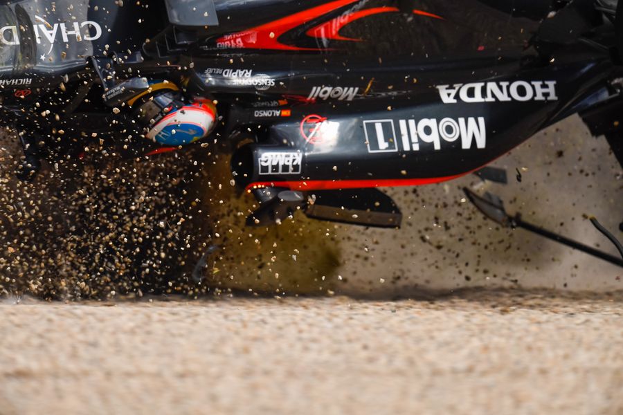 Fernando Alonso's violent roll after hitting the gravel