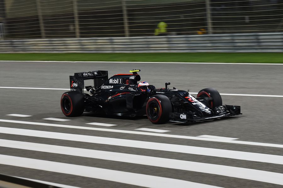 Jenson Button works hard to keep its pace