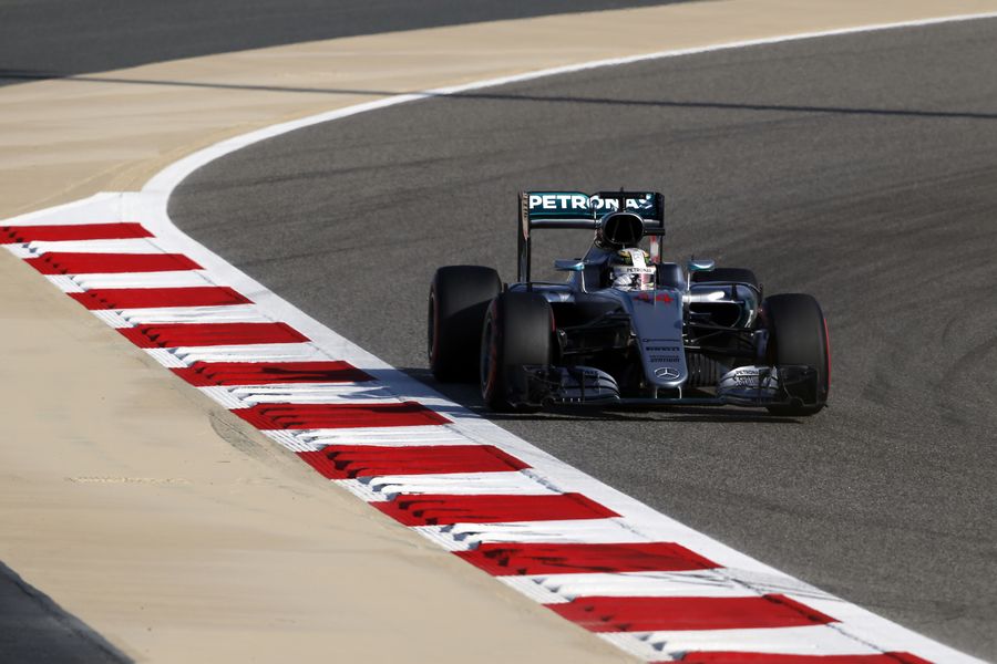 Lewis Hamilton puts on super-soft tyres