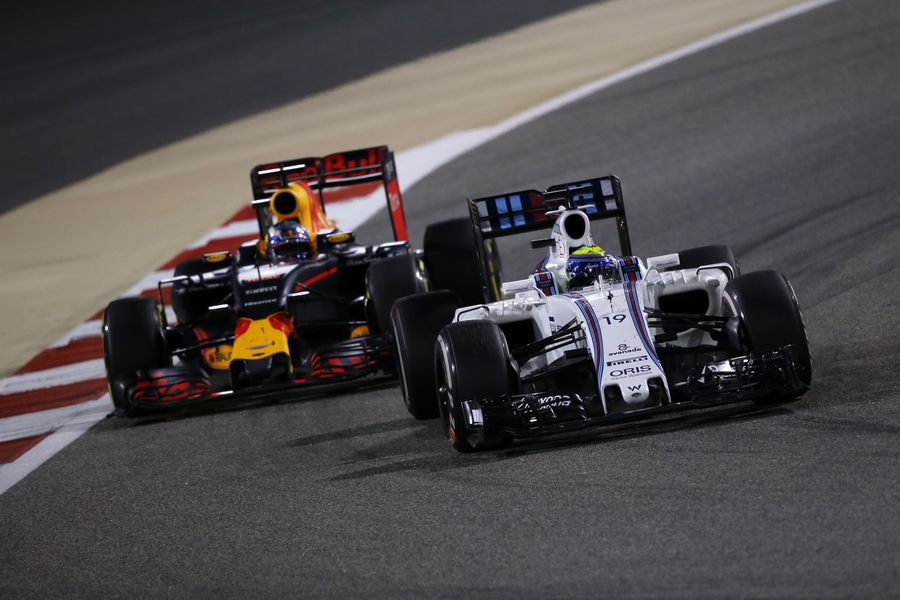 Felipe Massa fights with Daniel Ricciardo for a position