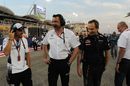 Fernando Alonso chats with Eric Boullier and Paul Monaghan, Red Bull Racing Chief Engineer, on the grid