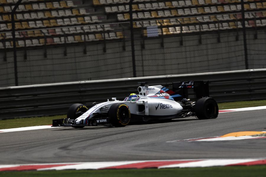 Felipe Massa suffers a rear tyre puncture during FP1
