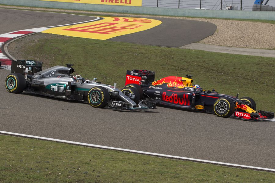 Daniel Ricciardo and Lewis Hamilton battle for a position