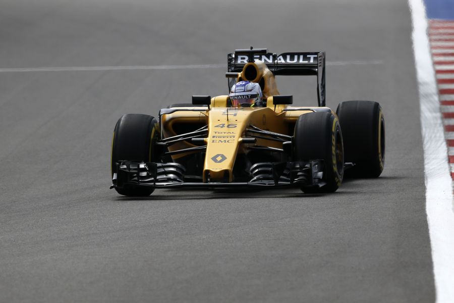 Sergey Sirotkin on track in the Renault