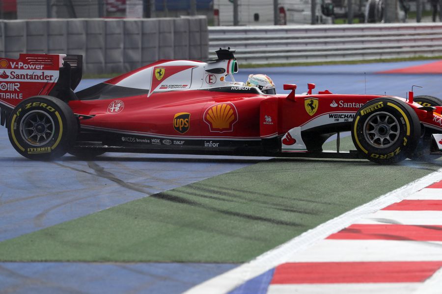 Sebastian Vettel spins in FP1