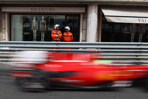 Felipe Massa flies past the shops