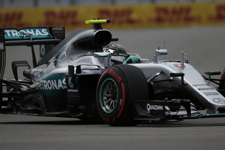 Nico Rosberg gets the power down