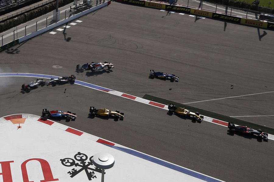 Esteban Gutierrez, Nico Hulkenberg, Rio Haryanto and Marcus Ericsson collide at the start