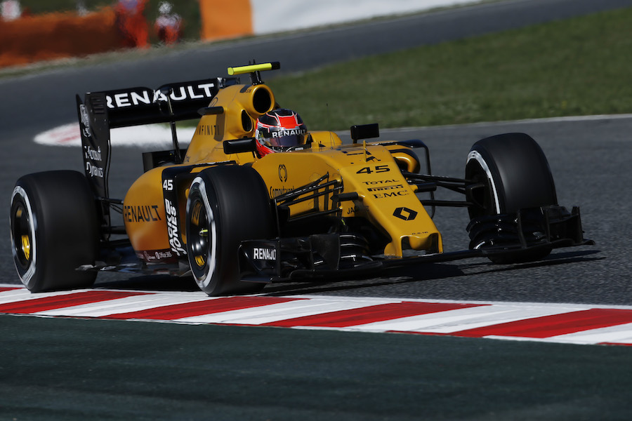 Esteban Ocon on track in the Renault