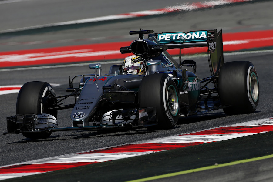 Lewis Hamilton puts on a set of medium tyres