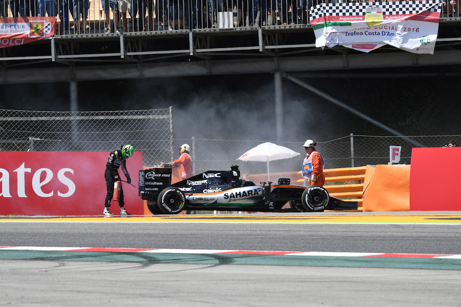 Nico Hulkenberg retires from the race with a fire 